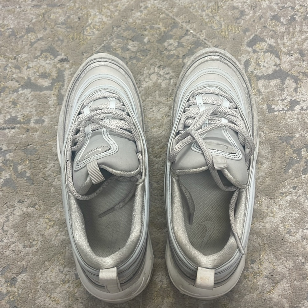 Silver Metallic Women’s Nike Air Max 97 'Light Bone' DX0137-002 (size 10) - Picture 6 of 9